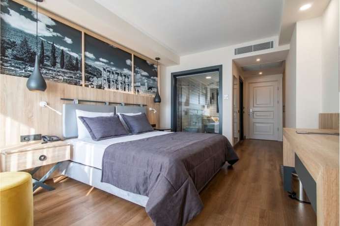 Imagen de la habitación del Maia Luxury Beach Hotel and Spa. Foto 12