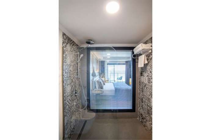Imagen de la habitación del Maia Luxury Beach Hotel and Spa. Foto 16