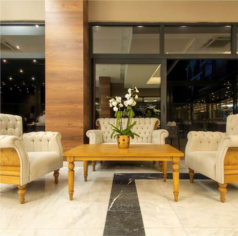 Imagen de los interiores del Maia Luxury Beach Hotel and Spa. Foto 19