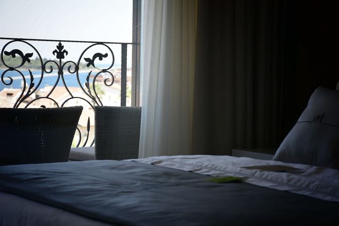 Imagen de la habitación del Maison Vourla Hotel. Foto 11