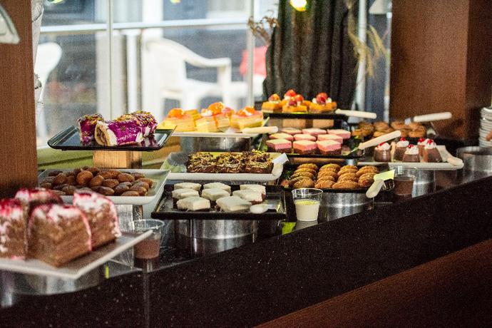 Imagen del bar/restaurante del Manaspark Deluxe Hotel. Foto 12