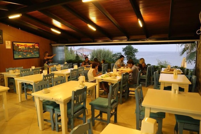Imagen del bar/restaurante del Manolya Hotel. Foto 3