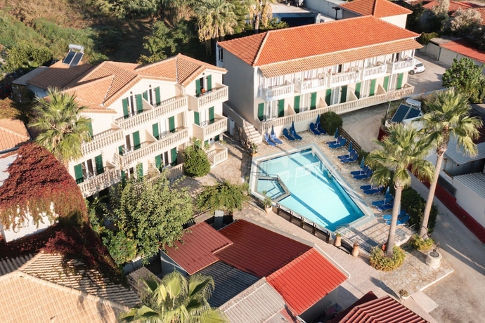 Imagen general del Manthos Beachfront Apartments. Foto 1