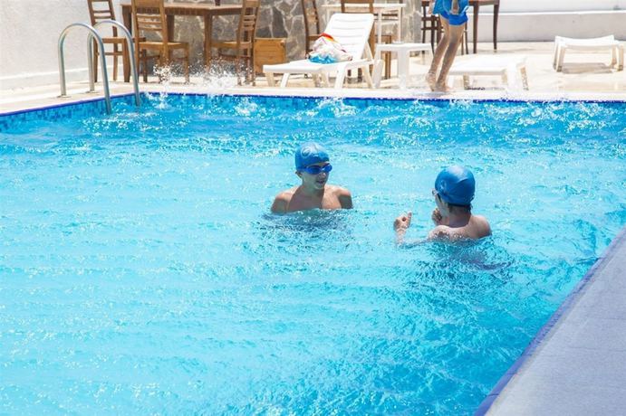 Imagen de la piscina del Mardia Beach Hotel. Foto 20