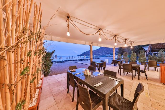 Imagen del bar/restaurante del Mare Garden Hotel Akyarlar. Foto 9