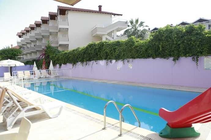 Imagen de la piscina del Maren Beach Apart. Foto 19