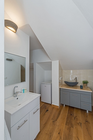 Imagen de la habitación del Margosa Hotel. Foto 8