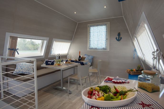 Imagen de la habitación del Marina Azzurra Resort. Foto 12