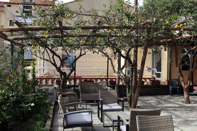 Imagen de los exteriores del Marina Grande Residence. Foto 11