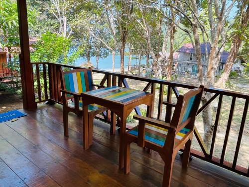 Imagen de la habitación del Marina Resort Koh Phayam Ranong. Foto 11