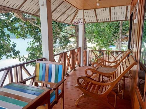 Imagen de la habitación del Marina Resort Koh Phayam Ranong. Foto 12