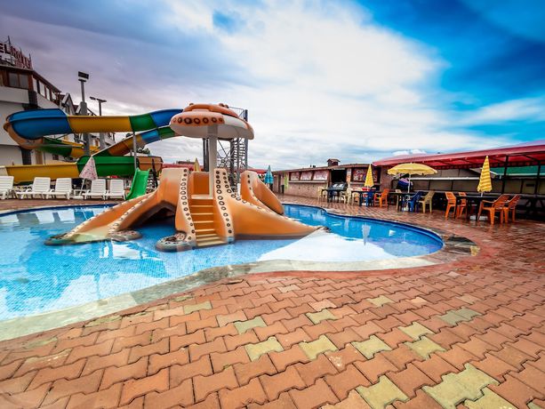 Imagen de la piscina del Marmara Life Hotel. Foto 12