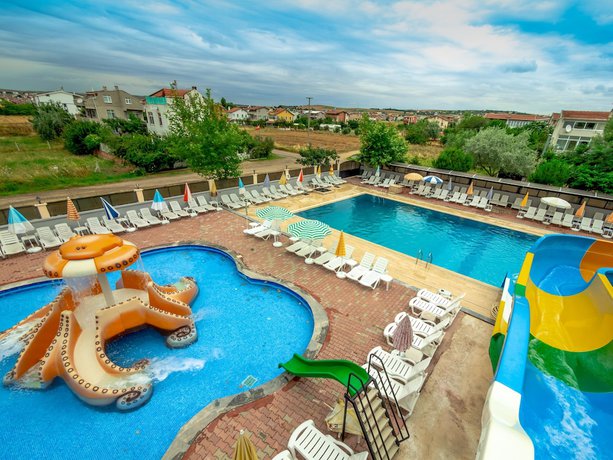 Imagen de la piscina del Marmara Life Hotel. Foto 15