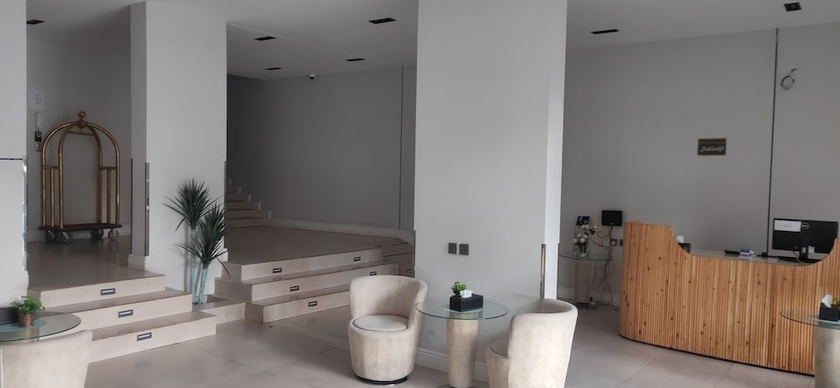 Imagen de los interiores del Maro Hotel. Foto 19