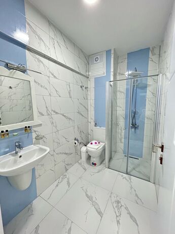 Imagen de la habitación del Marquis Blue Hotel. Foto 17