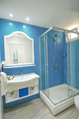 Imagen de la habitación del Marvel Tree Hotel. Foto 15