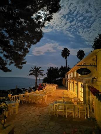 Imagen del bar/restaurante del Marvel Tree Hotel. Foto 8