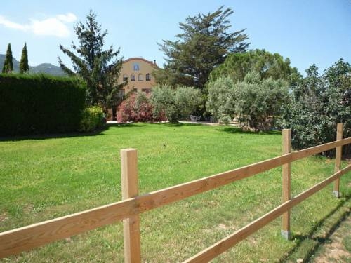 Imagen de los exteriores del Mas Carlons- Masia Rural. Foto 9