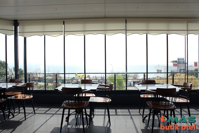 Imagen del bar/restaurante del Mas Otel. Foto 2