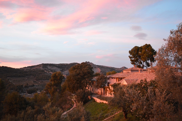 Imagen de los exteriores del Masia La Mota. Foto 8