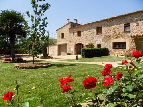 Imagen de los exteriores del Masia Rural Can Poch. Foto 3