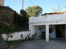 Imagen de los exteriores del Masia Tenesa. Foto 5