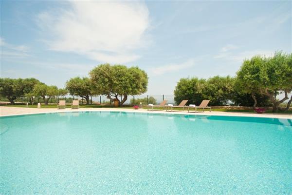 Imagen de la piscina del Masseria Borgo Ritella. Foto 6