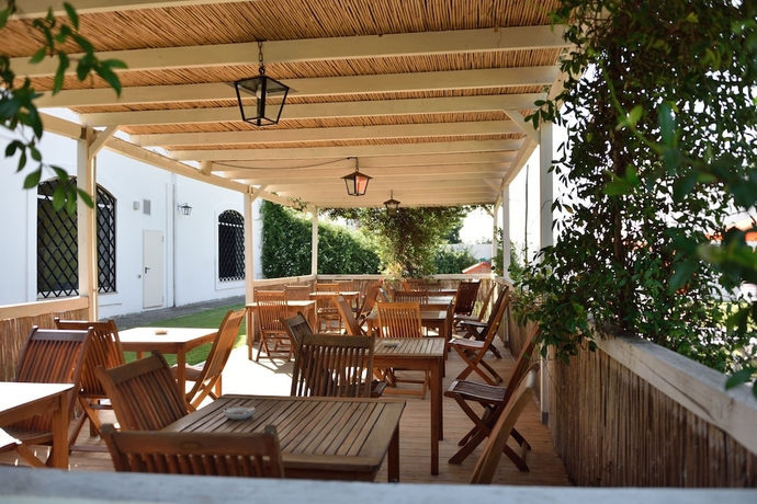 Imagen de la piscina del Masseria Macchia and Relais San Pio. Foto 18