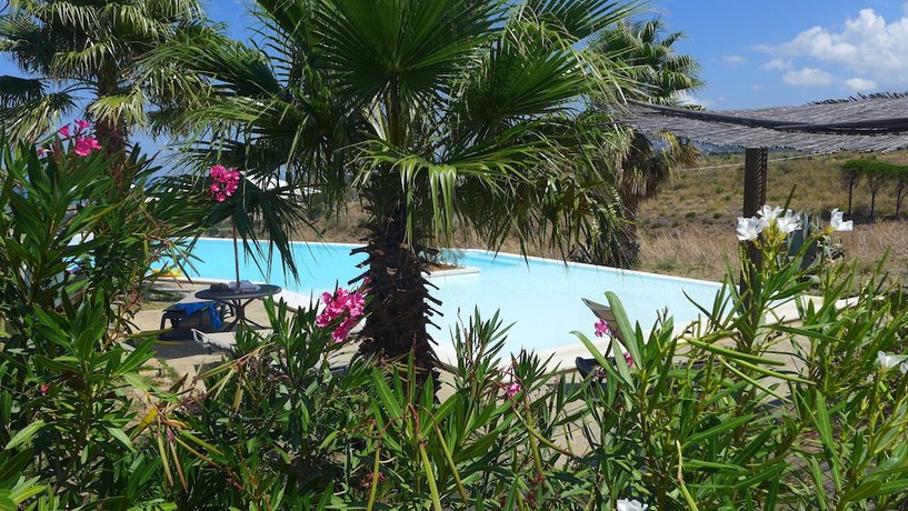 Imagen de la piscina del Masseria del Piano, Campofelice di Roccella. Foto 16