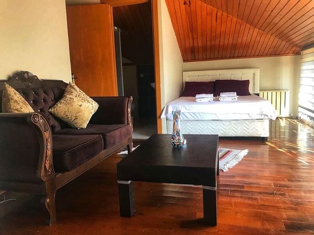 Imagen de la habitación del Mavilla Hotel. Foto 9