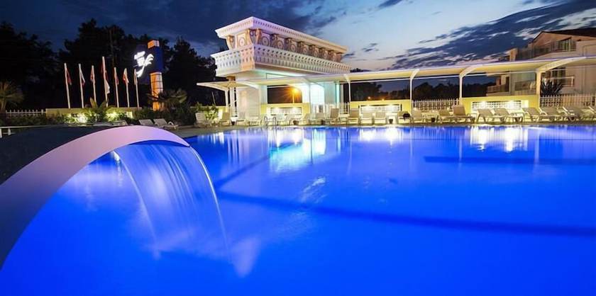 Imagen de la piscina del Maya World Park. Foto 18