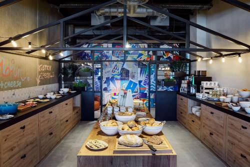 Imagen del bar/restaurante del Me And All Kiel. Foto 14