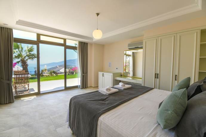 Imagen de la habitación del Mediteran Hotel. Foto 9