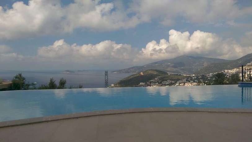 Imagen de la piscina del Mediteran Hotel. Foto 20
