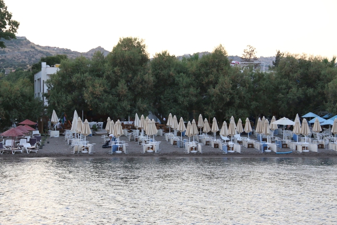 Imagen de los exteriores del Meggs Bodrum Beach Hotel. Foto 16