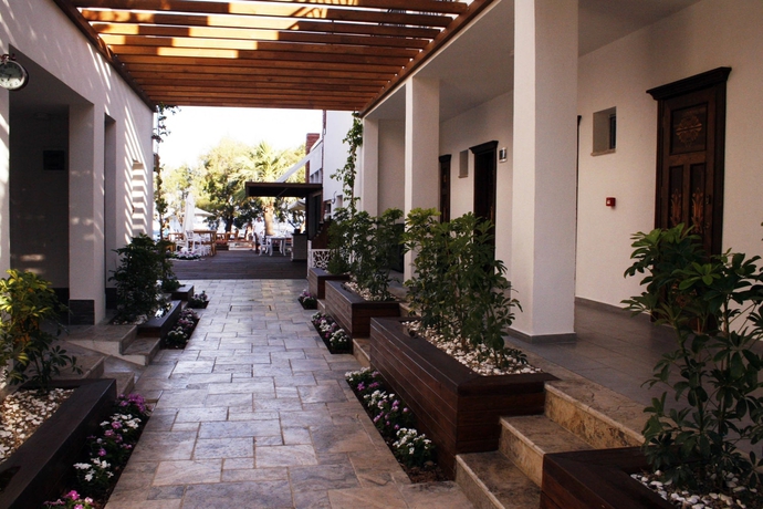 Imagen de los exteriores del Meggs Bodrum Beach Hotel. Foto 17