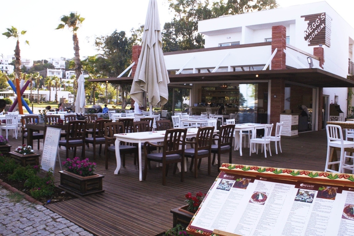 Imagen del bar/restaurante del Meggs Bodrum Beach Hotel. Foto 3