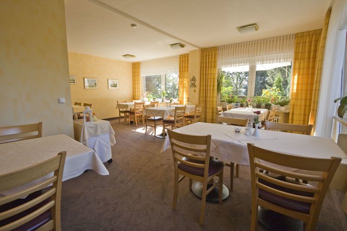 Imagen del bar/restaurante del Mein Vierjahreszeiten Hotel Garni. Foto 2