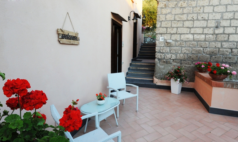 Imagen de los exteriores del Melrose Relais. Foto 7