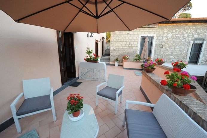 Imagen de los exteriores del Melrose Relais. Foto 9