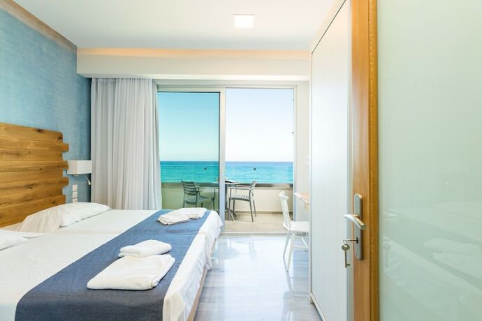 Imagen de la habitación del Meltemi Coast Suites. Foto 15