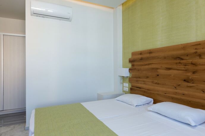 Imagen de la habitación del Meltemi Coast Suites. Foto 19