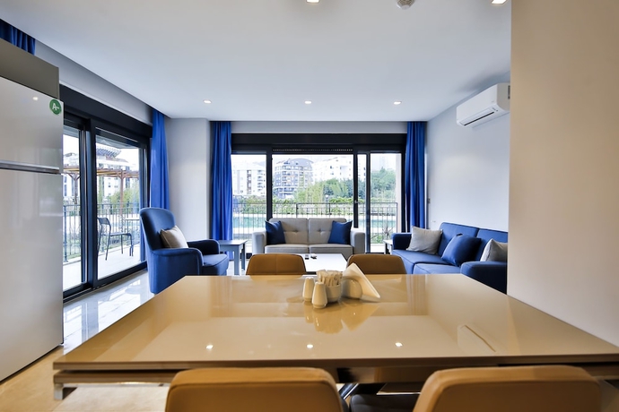 Imagen de la habitación del Mene Suites. Foto 4