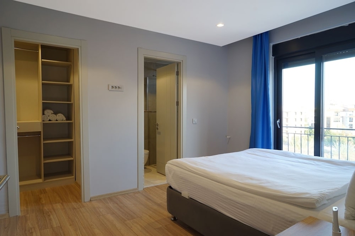 Imagen de la habitación del Mene Suites. Foto 13