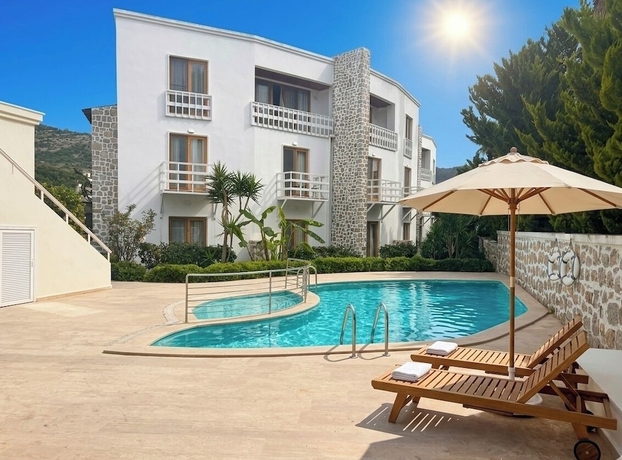 Imagen de la piscina del Mercans Bodrum Beach Hotel. Foto 16