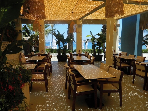 Imagen del bar/restaurante del Mercans Bodrum Beach Hotel. Foto 2