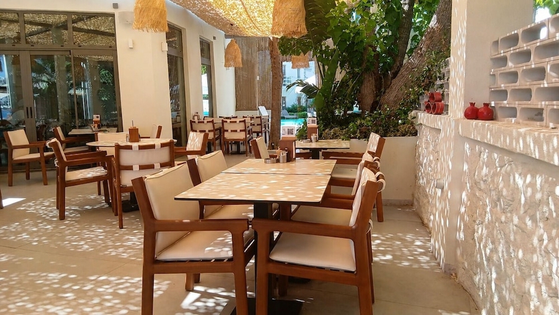 Imagen del bar/restaurante del Mercans Bodrum Beach Hotel. Foto 4