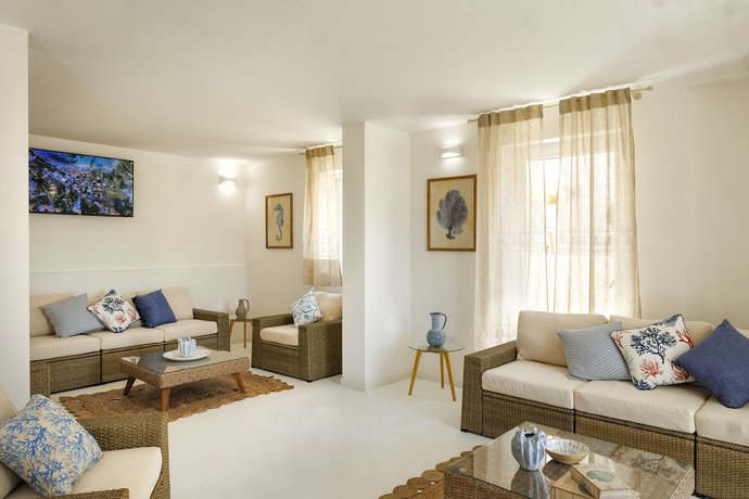 Imagen de los interiores del Mercury Beach Hotel. Foto 19