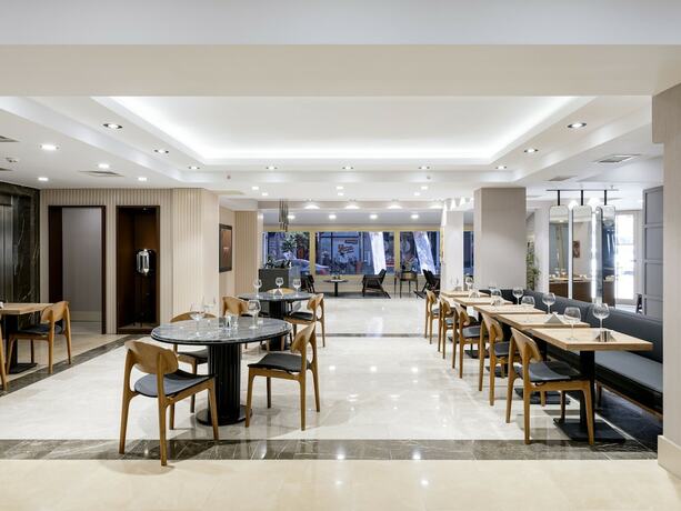 Imagen del bar/restaurante del Merlin Hotel Istanbul. Foto 12