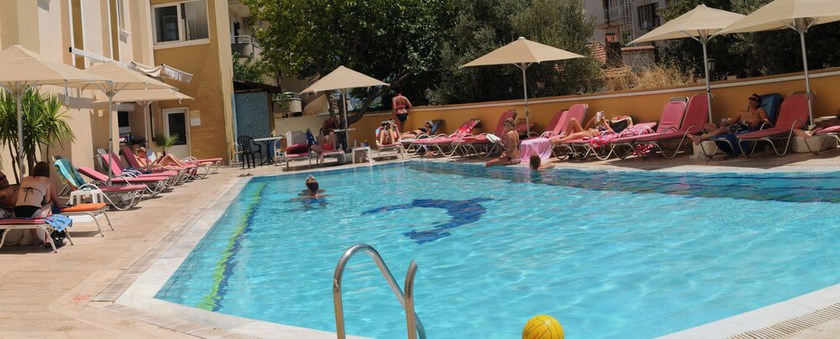 Imagen de la piscina del Mert Seaside Hotel. Foto 20